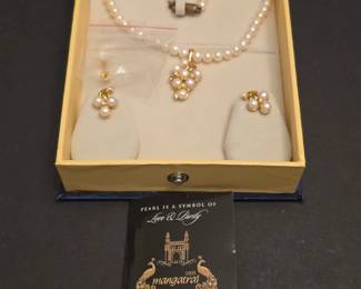 Mangatrai Pearls Necklace and Earrings Set
