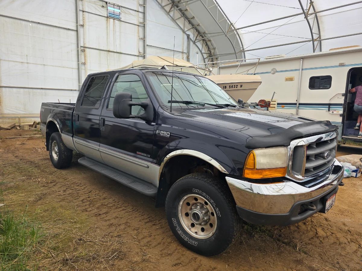 AVAILABLE NOW RUNS GREAT 2000  F250 XLT SUPER DUTY POWER STOKE DIESEL V8 4x4 RUNS GREAT 109790 MILES...  interior and exterior in fantastic condition.  Located in ATHOL, IDAHO.  TEXT KENDRA 1-208-964-2565 $21,000.00