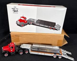 First Gear 1:34 Diecast Red Texaco 1960 Model B-61 MACK Tractor & Lowboy Trailer
