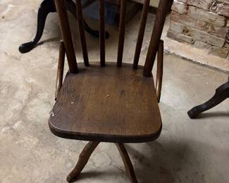 Early 20th century oak swivel chair (piano)