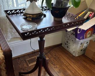 Mahogany Sheraton end table