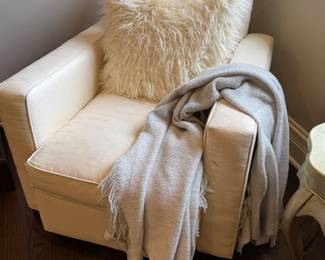 Hickory Co. lounge chair 31"h x 32"w x 40"d