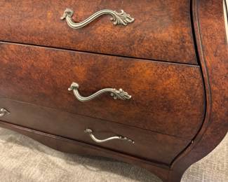 Ethan Allen bombe chest