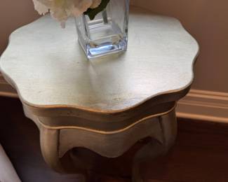 Ethan Allen five legged table 23"h x 18" diameter