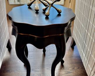 Ethan Allen black five leg table 23"h x 18" diameter
