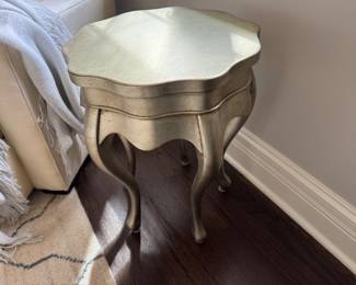 Ethan Allen five legged table 23"h x 18" diameter