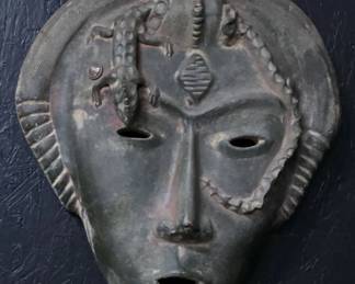 Latin American ceramic head
