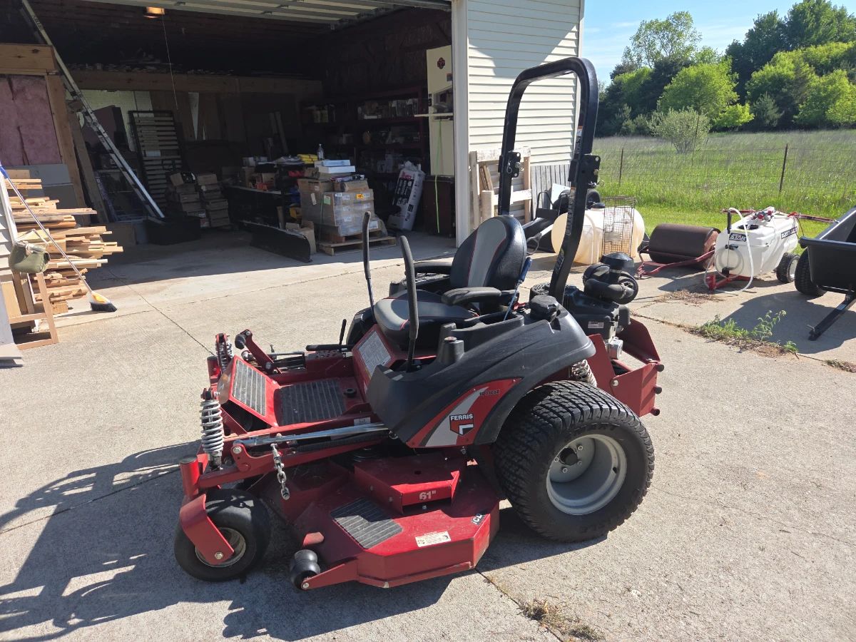 Ferris 2100Z 61" cut 196 hours