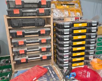 Dewalt screw holder containers