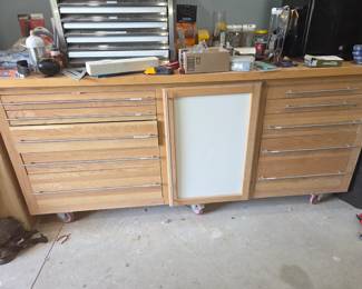 Large rolling work station