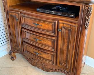 #62	Cabinet (44w x 21d x 42h)	 $100.00 