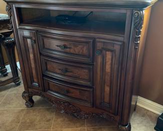 #73	Cabinet (44w x 21d x 42h)	 $100.00 