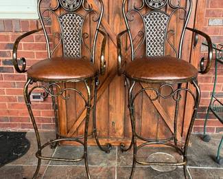 #104	Set of 2 Metal with Leather Seat Barstools (30" Seat height)	 $80.00 