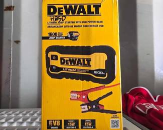 2916 Dewalt Lithium Jump Starter with USB Power Bank