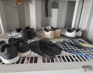 2864  4 Shoes and 2 Slippers