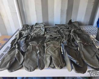 5006  WWII Vintage Canvas Military Style Mittens