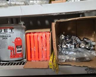 2560 Hydraulic Jack, Collapsible Cones, Windsheild Wiper Blades and Lug Nut Covers
