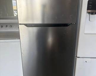 8608 Insignia Refrigerator