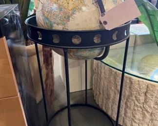 8604 Standing Globe