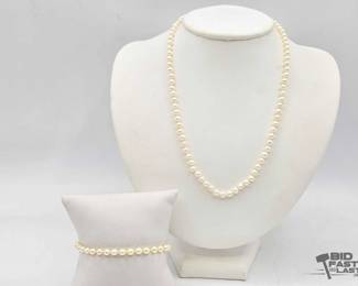 1050 Pearl Necklace Bracelet