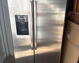 7002 GE Refrigerator