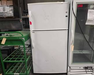 2436 GE Refrigerator and Freezer Combo