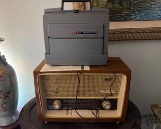 7504 Kodak Instamatic M95 and Grundig Majestic Stereo