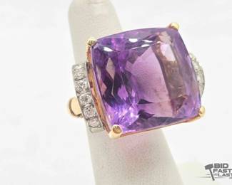 712 14kt Gold Ring with Diamonds and SemiPrecious Stone, 21.9g