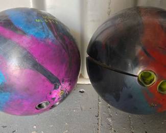 2860 2 Bowling Balls