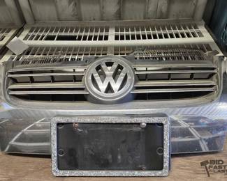 8142 Volkswagen Front Grill with Attached License Plate Cover