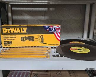 2552 DeWalt Reciprocating Saw and Extra Blades