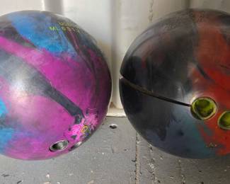 2860  2 Bowling Balls