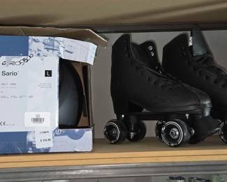5500 Roller Skates And Helmet