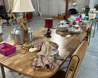 1970'S TABLE WITH CHAIRS