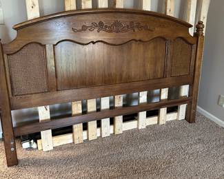 KING SIZE BED/FRAME