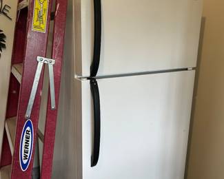 FRIGIDAIRE REFRIGERATOR