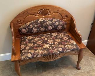 SMALL OAK ENTRY SEAT