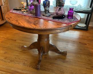 ROUND OAK TABLE WITH 4 CHAIRS