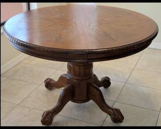Lovely Antique Table with Claw Feet; Has Large Extra Leaf