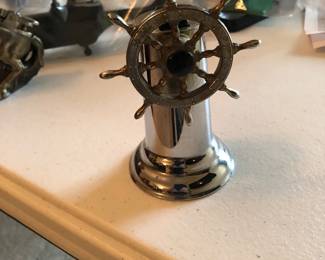 This, too, is a cool lighter!