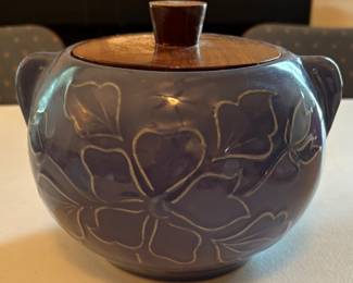Incredible vintage pot w/lid.