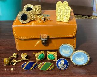 Vintage cufflinks / tie tacks
