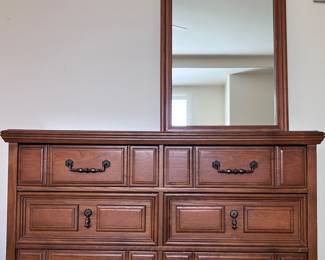 Bassett Dresser w Mirror