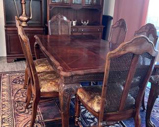 Dining Table w Leaf and 6 Chairs