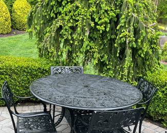 Outdoor table and chairs 
