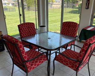 Outdoor table/4chairs with cushions