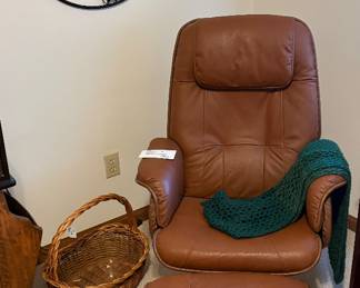 Recliner/Ottoman (Faux Leather)