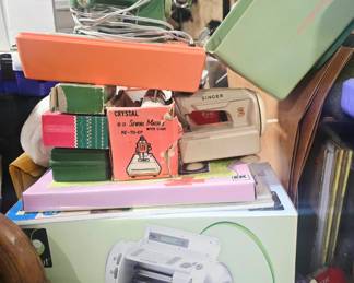 Cricut, Childrens Sewing Machines - Singer, Crystal, Sewmaster, Signature