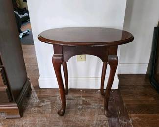 046 mersman8305ovalqueenannesidetable