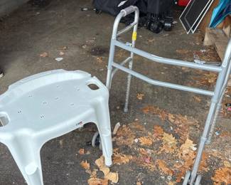 330 guardianfoldingwalkercarexrubbermaid